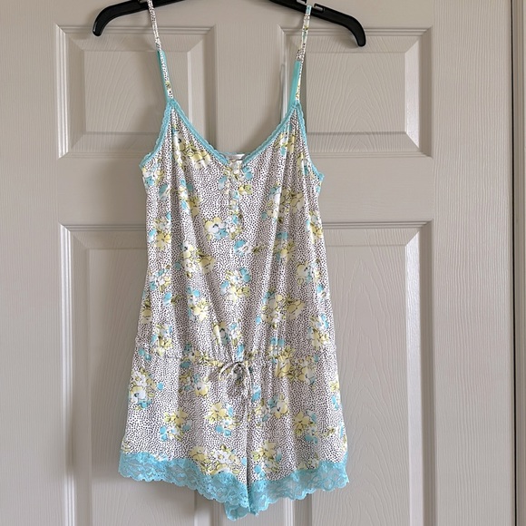 Victoria's Secret Other - Victoria's Secret Womens Pajama Romper XS Cream Floral Spaghetti Straps Lace